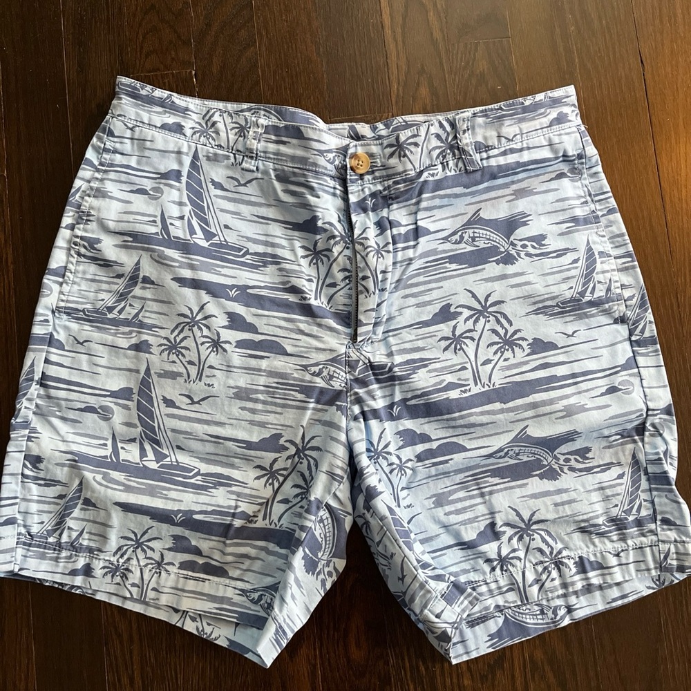Vineyard Vines Men’s shorts - size 33
